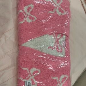 Brand New Pink Lily Pink and White Bow Robe